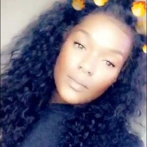 Meet your Posher, Lois